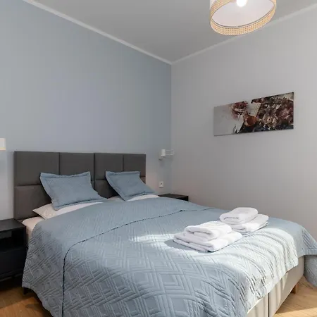 Br12 Premium , Garaz 아파트 *